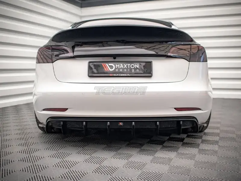 Maxton Design Rear Valance V.2 Tesla Model 3 2017- - Image 3