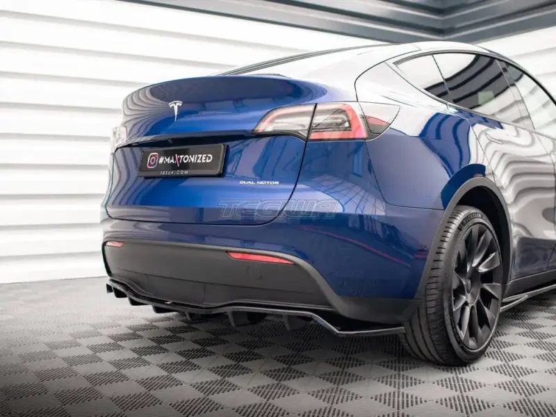 Maxton Design Central Rear Splitter Vertical Bars Tesla Model Y - Image 3
